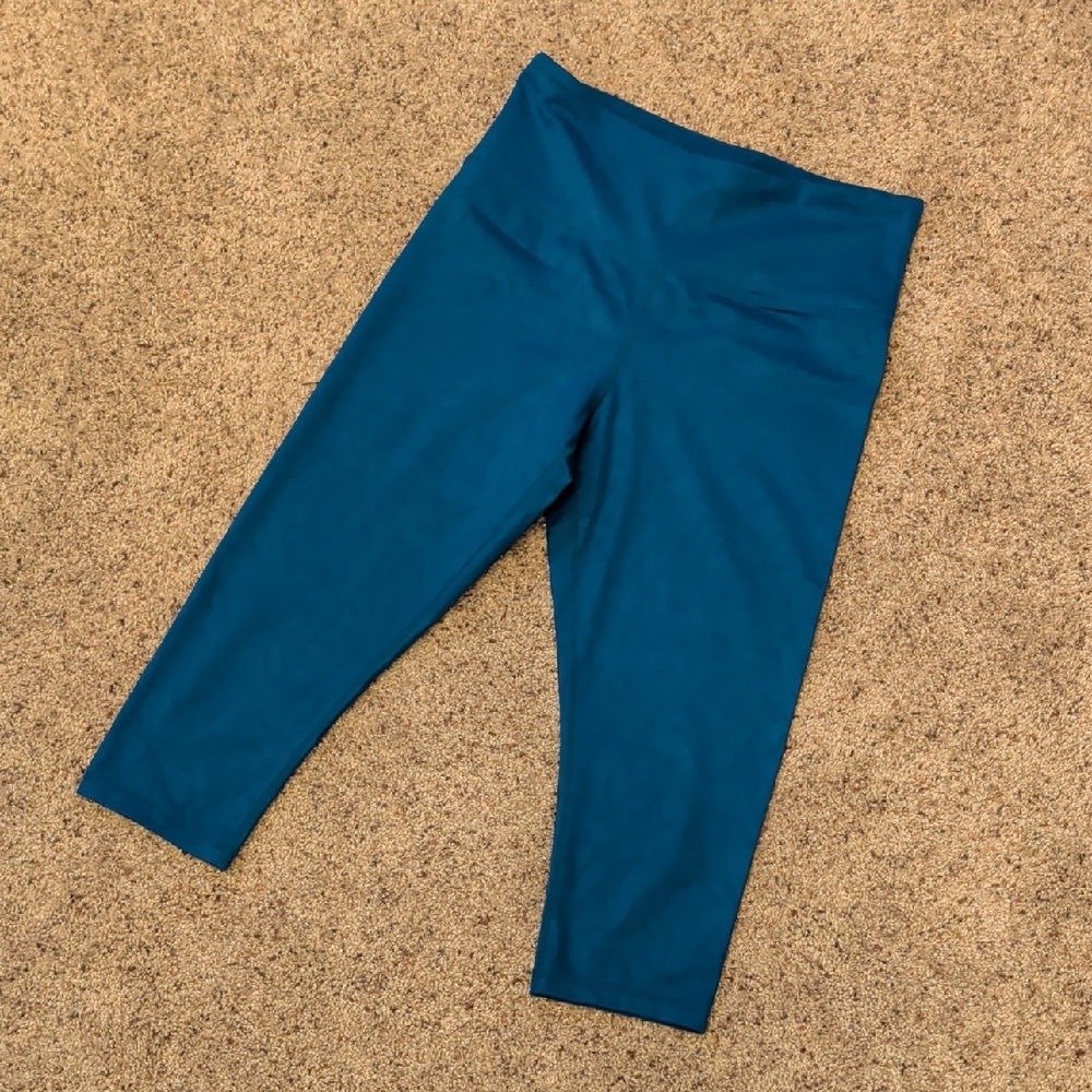 ZYIA Capri Length Cyan Blue Leggings